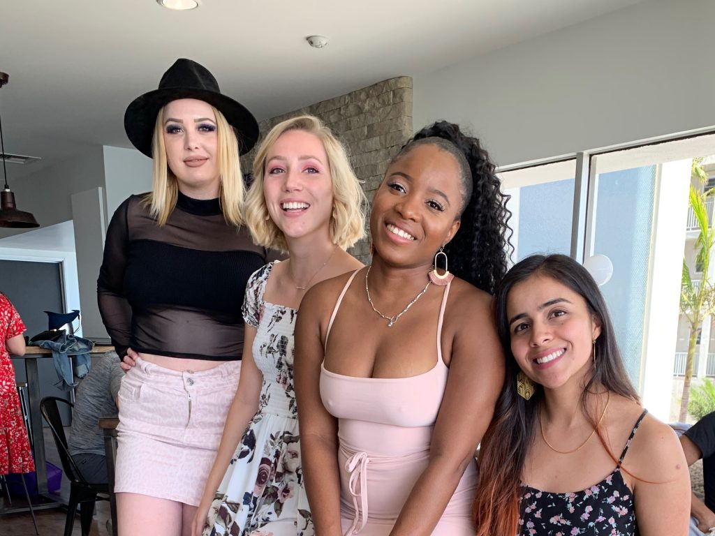 Four girls who became friends through Bumble BFF pose together at brunch.